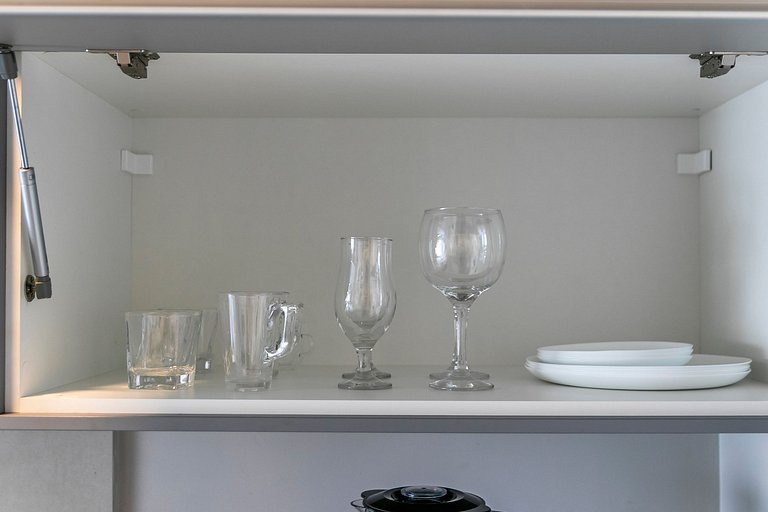 Studio Cama Queen 16º andar + AC, Piscina e Metrô