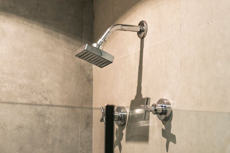 Studio Cama Queen 16º andar + AC, Piscina e Metrô