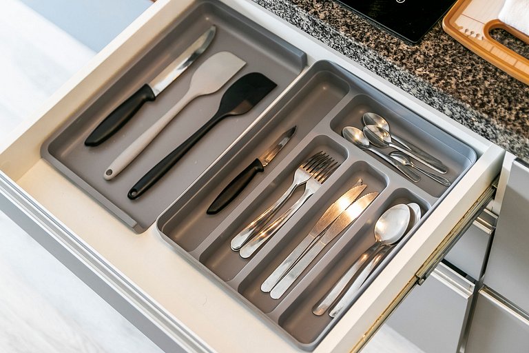 Studio Cama Queen 16º andar + AC, Piscina e Metrô