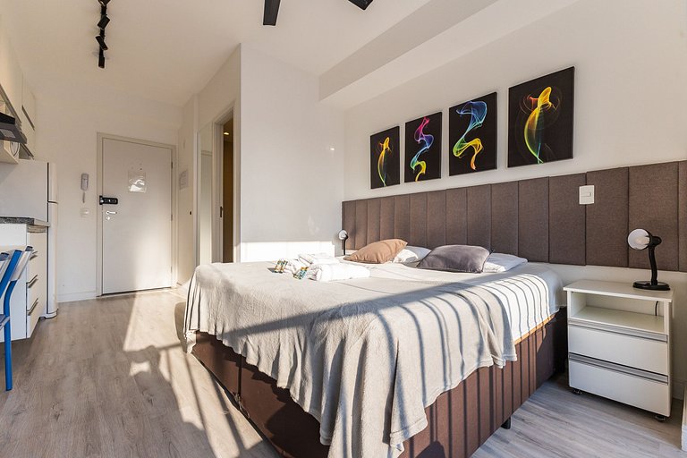 Apê Cama KING - 17º andar + AC, Piscina e Metrô