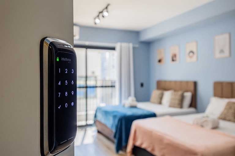 Studio amplo com 2 camas de casal – 20m do Metrô