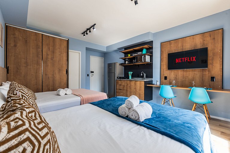 Studio amplo com 2 camas de casal – 20m do Metrô