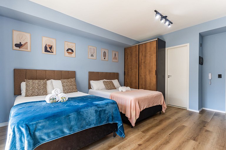 Studio amplo com 2 camas de casal – 20m do Metrô