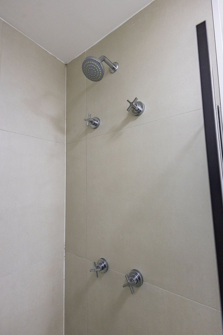 Studio amplo com 2 camas de casal – 20m do Metrô