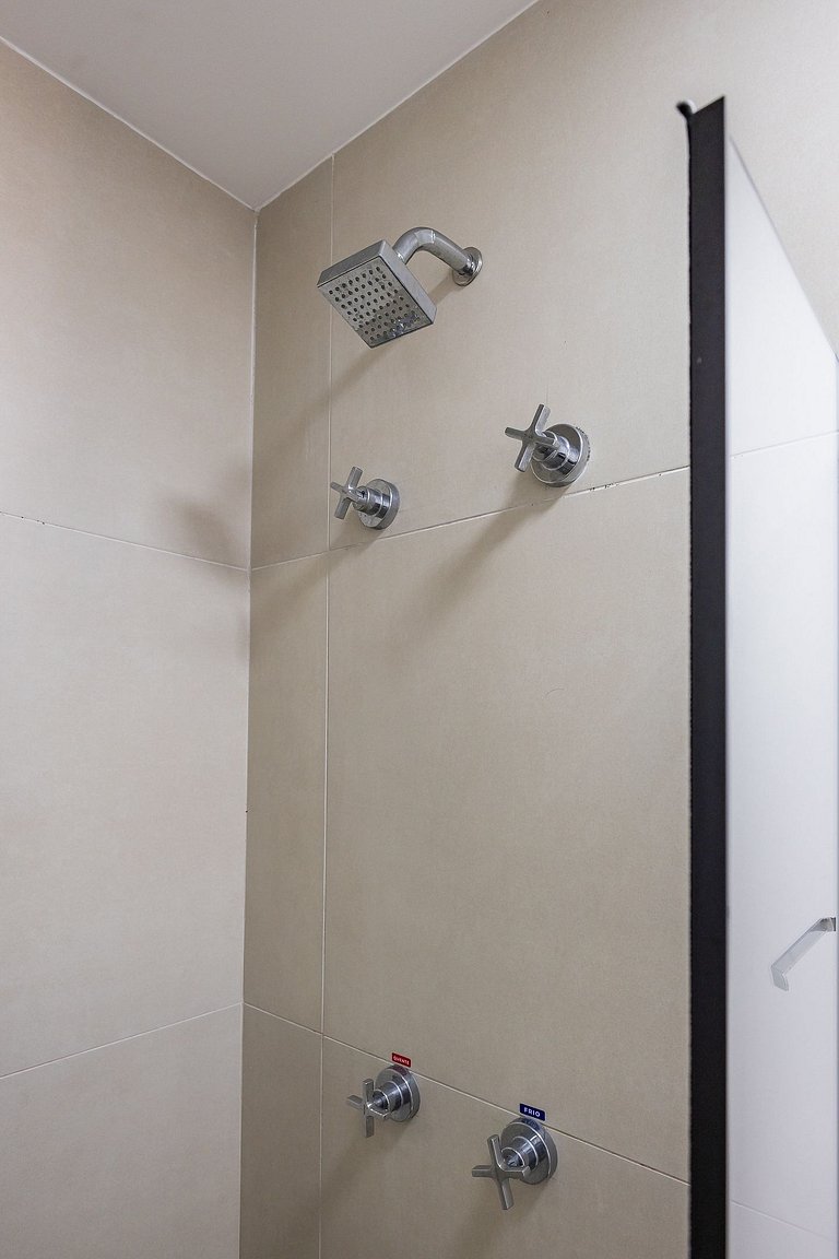 Studio Calmo no Topo de SP + AC + Piscina + VAGA
