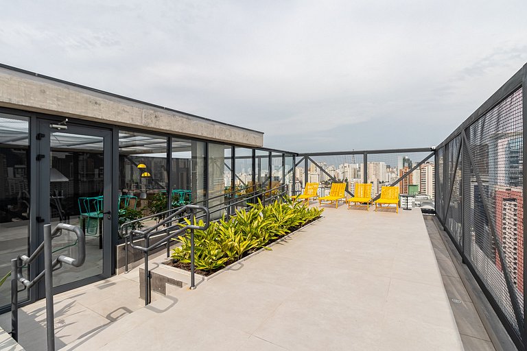 OY Frei Caneca ao lado do Shopping